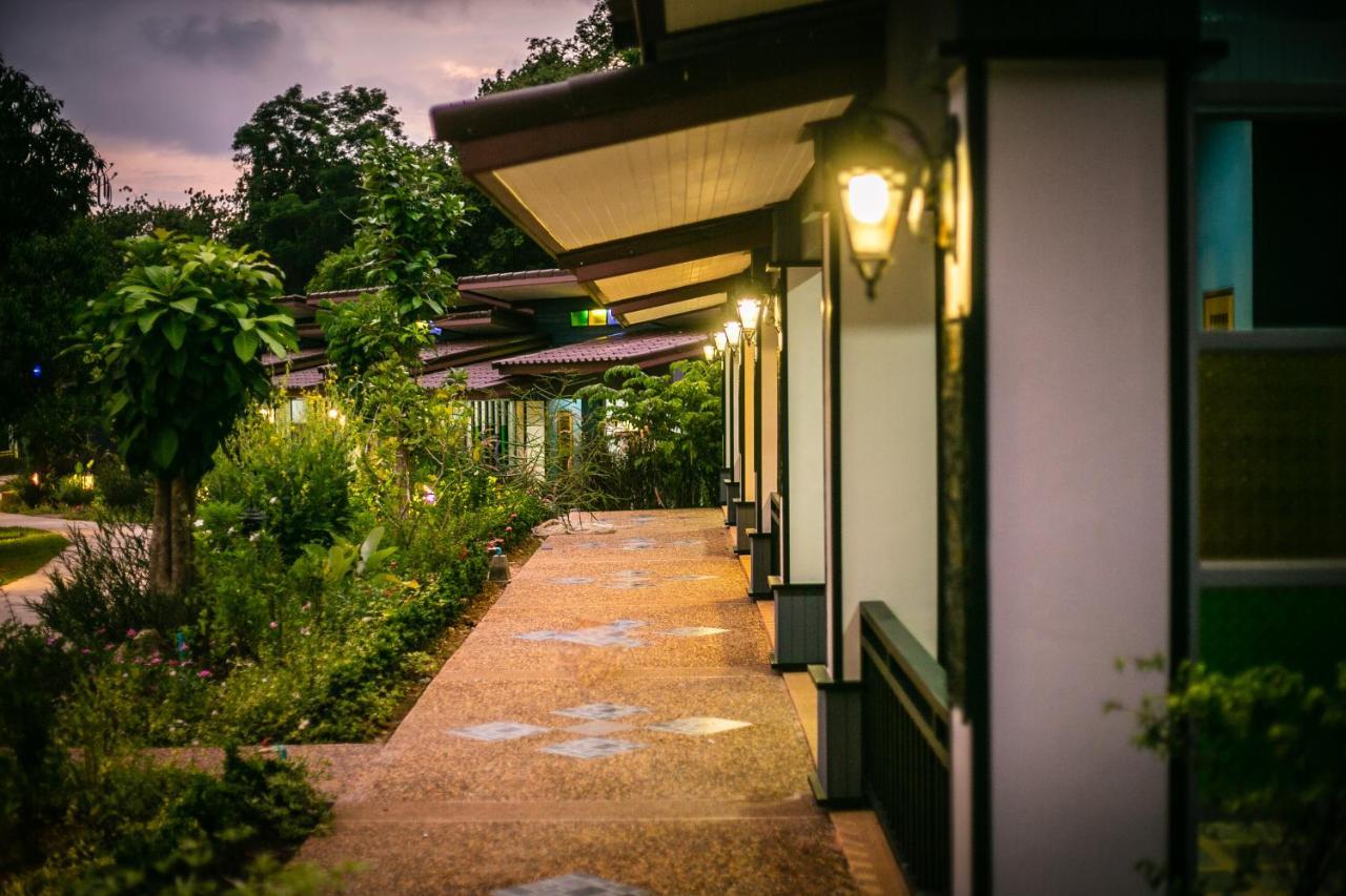 Loft Vintage Chalet Resort Ko Lanta Exteriör bild
