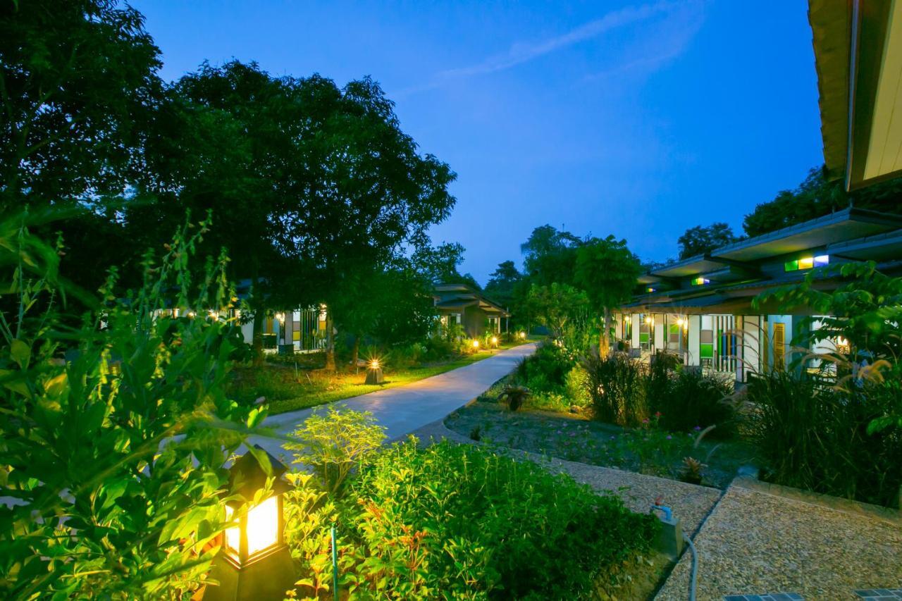 Loft Vintage Chalet Resort Ko Lanta Exteriör bild